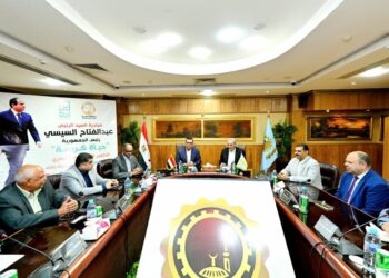 وزير الإسكان ومحافظ الغربية يتابعان سير العمل بمنظومتي مياه الشرب والصرف الصحي