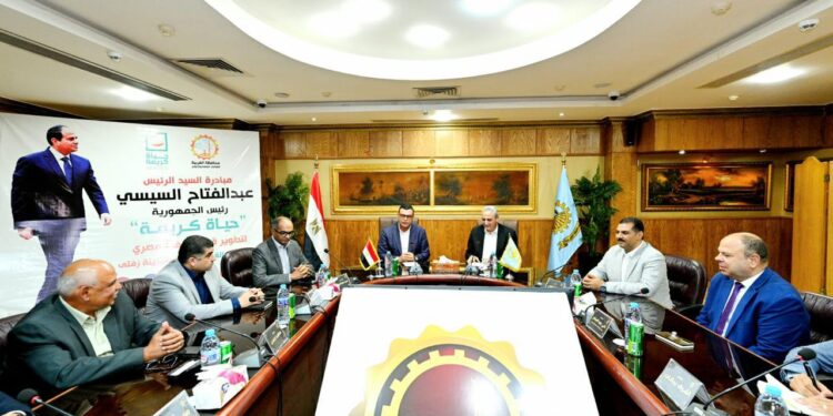 وزير الإسكان ومحافظ الغربية يتابعان سير العمل بمنظومتي مياه الشرب والصرف الصحي