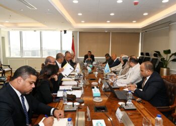 وزير الإسكان يعقد اجتماعاً مع ممثلي أوراسكوم لمتابعة الموقف التنفيذي لعدد من المشروعات