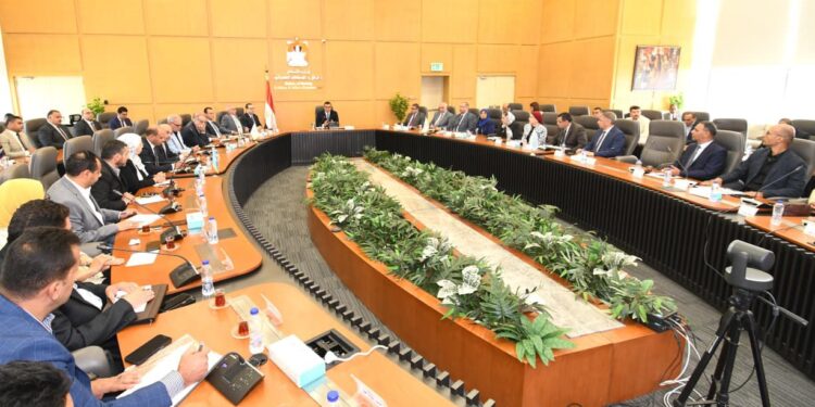 الشربيني يترأس اجتماع اللجنة التنسيقية العليا لمتابعة ملفات العمل بالمدن الجديدة