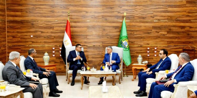 وزير الإسكان ومحافظ الإسماعيلية يتابعان عددا من ملفات العمل المشتركة