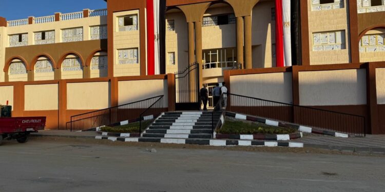 تسليم أول مدرسة تجريبي ودفع العمل بالمشروعات السكنية بأكتوبر الجديدة