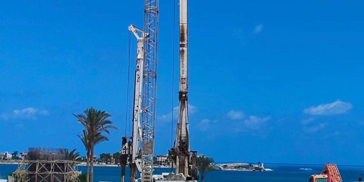 وزير الإسكان يتابع الموقف التنفيذى لمشروعات “مارينا 8”