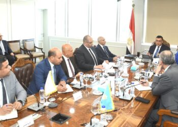 وزير الإسكان يعقد اجتماعاً لمتابعة سير العمل بقطاعات هيئة المجتمعات العمرانية