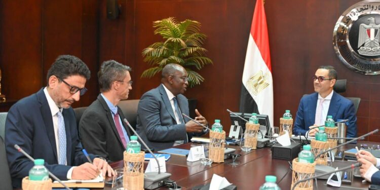 وزير الاستثمار يستعرض مع البنك الدولي ومؤسسة التمويل الدولية برامج ومشروعات التعاون