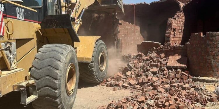 قرارين لإزالة التعديات والمخالفات بمدينتي الشيخ زايد والفيوم الجديدة