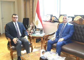 وزير الإسكان ومحافظ الإسماعيلية يتابعان عددا من ملفات العمل المشتركة