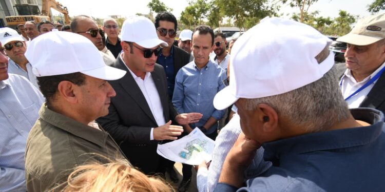 وزير الإسكان يتفقد مكونات مشروع حدائق “تلال الفسطاط” بمنطقة مصر القديمة بالقاهرة