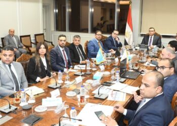 وزير الإسكان يتابع العمل بقطاع التخطيط والمشروعات بهيئة المجتمعات العمرانية وموقف طرح الفرص الاستثمارية بالمدن الجديدة