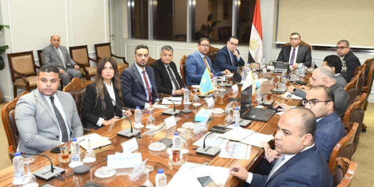 وزير الإسكان يتابع العمل بقطاع التخطيط والمشروعات بهيئة المجتمعات العمرانية وموقف طرح الفرص الاستثمارية بالمدن الجديدة