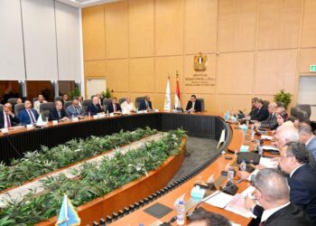 وزير الإسكان يتابع مشروعات مياه الشرب والصرف الصحي ضمن مبادرة “حياة كريمة” بمحافظتي الفيوم والمنيا