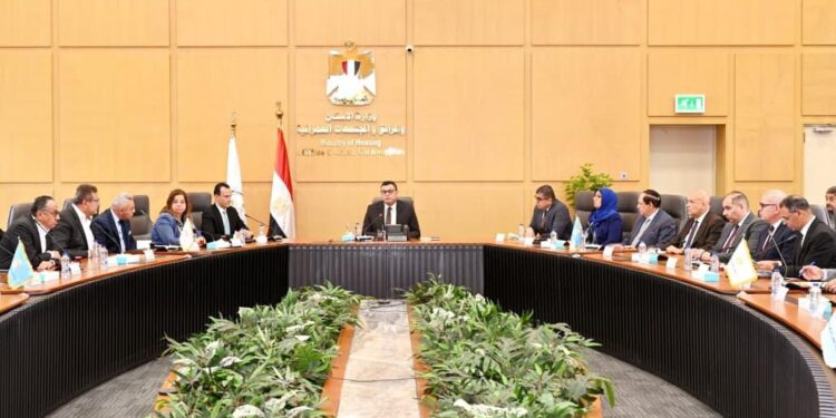 برئاسة الشربيني.. مناقشة الإجراءات التنفيذية والمحفزات الخاصة بالعمران والبناء الأخضر والمستدام