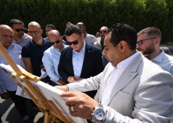 الشربيني يتفقد الأعمال الجارية لتطوير الطرق والمحاور بمدينتي 6 أكتوبر وحدائق أكتوبر
