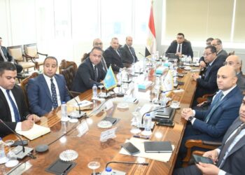 وزير الإسكان يعقد اجتماعاً لبحث ملف تشغيل مشروع حدائق تلال الفسطاط