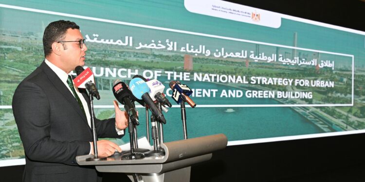 بحضور عدد من الوزراء والمحافظين.. وزير الإسكان يطلق وثيقة الاستراتيجية الوطنية للعمران الأخضر والمستدام