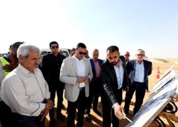 وزير الإسكان يتفقد الطرق والمرافق بمنطقة الأمل بمدينة العبور الجديدة