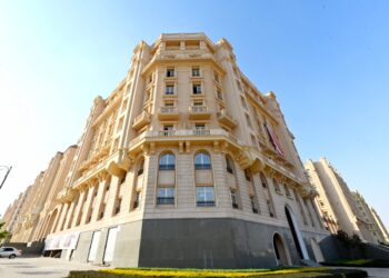 وزير الإسكان يتابع العمل في الحى السكني 5 “جاردن سيتي الجديدة” بالعاصمة الإدارية