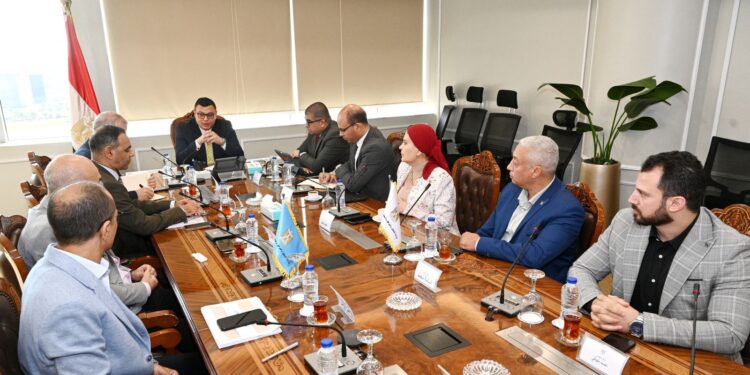 وزير الإسكان يتابع سير العمل بقطاع التنمية والإنشاءات بهيئة المجتمعات العمرانية الجديدة