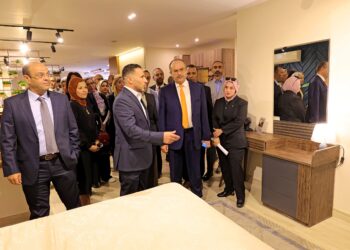 المقاولون العرب تفتتح معرضا لمنتجاتها من الأثاث الخشبى