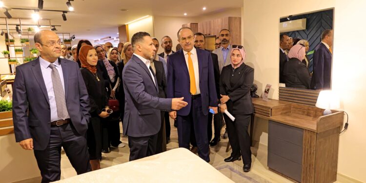 المقاولون العرب تفتتح معرضا لمنتجاتها من الأثاث الخشبى