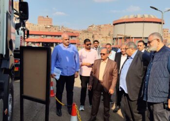 رئيس القابضة للمياه يتفقد محطة الصرف الصحى بالاميرية