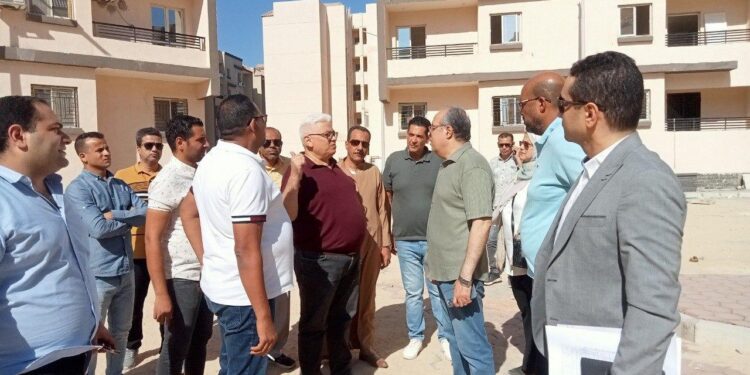مسئولو “الإسكان” يزورون محافظة البحر الأحمر لتقديم الدعم الفني ومتابعة المشروعات