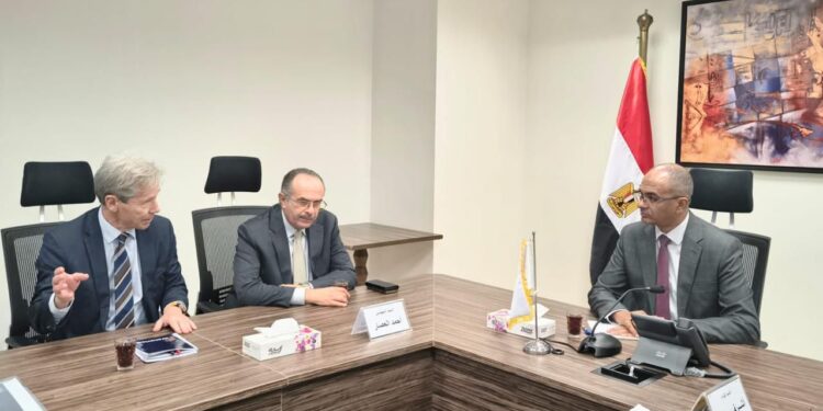 نائب وزير الإسكان يلتقي تحالف شركة المقاولون العرب مع إحدى الشركات العالمية المتخصصة في مجال تحلية مياه البحر