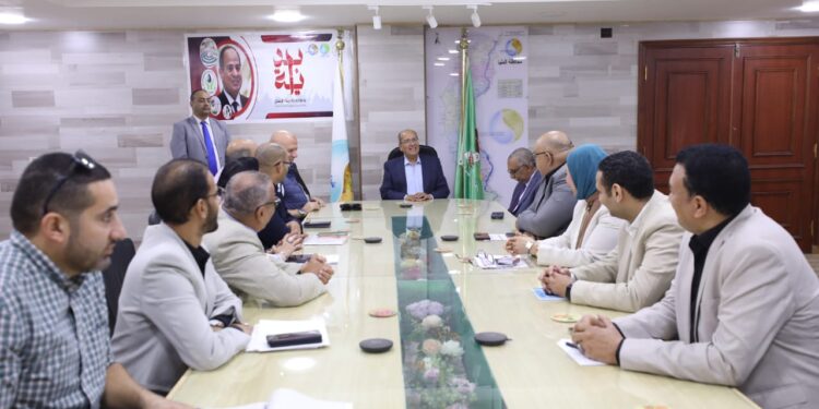 رئيس القابضة للمياه يزور شركة مياه المنيا ويؤكد على الالتزام بجودة تقديم الخدمة