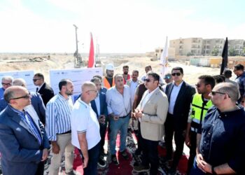 وزير الإسكان يتفقد مشروعي M8 by the lake وبوغاز توصيل المياه لبحيرة نيو مارينا