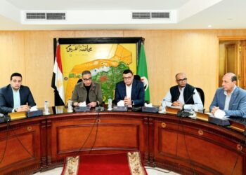 وزير الإسكان ومحافظ الفيوم يتابعان الموقف التنفيذي مشروعات “حياة كريمة” ومنظومة مياه الشرب والصرف الصحي