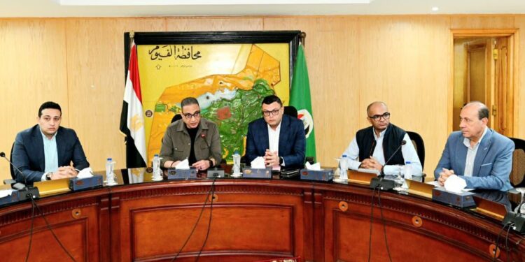 وزير الإسكان ومحافظ الفيوم يتابعان الموقف التنفيذي مشروعات “حياة كريمة” ومنظومة مياه الشرب والصرف الصحي