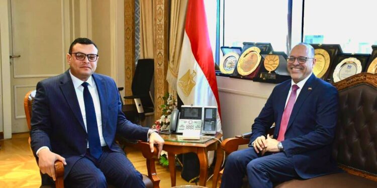 وزيرا الإسكان والعمل يبحثان تعزيز التعاون في عدد من الملفات المشتركة