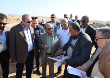 رئيس القابضة لمياه الشرب يتفقد مشروعات المعالجة بالغابة الشجرية في مطروح