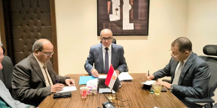 نائب وزير الإسكان يعقد اجتماعا لمتابعة الاحتياجات من الطلمبات لشركات مياه الشرب والصرف الصحي