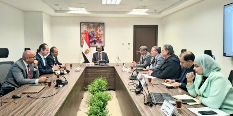 نائب وزير الإسكان يستقبل مسئولي إحدى الشركات التركية لبحث فرص التعاون في مشروعات المياه والصرف الصحي
