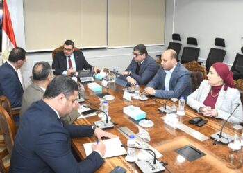 وزير الإسكان يتابع مع “الوطنية الطرق” ملفات العمل المشترك وأوجه التعاون