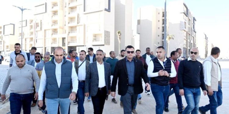 وزير الإسكان يتفقد مشروع “سكن لكل المصريين” والمدينة التراثية بالعلمين الجديدة