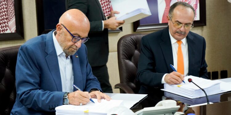 المقاولون العرب توقع اتفاقيتي تنفيذ مشروعات صرف صحي بالأردن.. بطول 32 كم