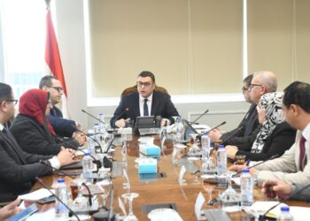 وزير الإسكان يتابع سير العمل بقطاع التخطيط والمشروعات بهيئة المجتمعات العمرانية