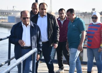 رئيس القابضة للمياه يتابع منظومة العمل بالجيزة ويجري جولة موسعة بمحطات مياه الشرب والمعالجة