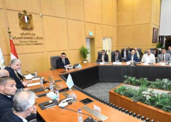 وزير الإسكان يتابع موقف مشروع منطقة الأعمال المركزية بالعاصمة الجديدة