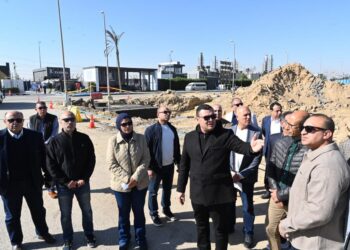 وزير الإسكان يتفقد تطوير الطرق والمحاور بالشيخ زايد 