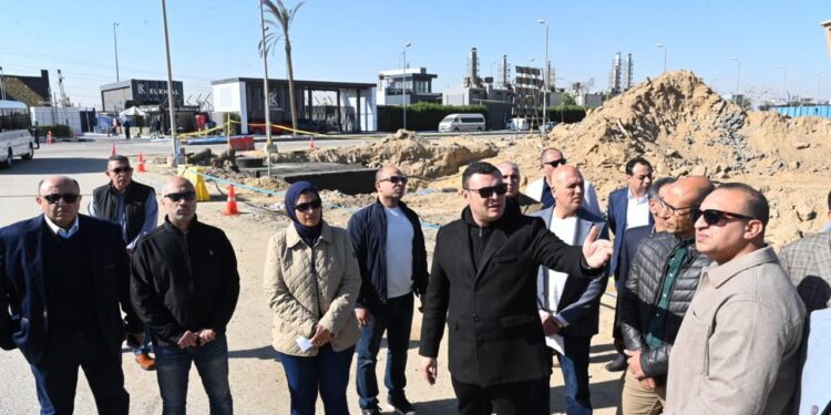 وزير الإسكان يتفقد تطوير الطرق والمحاور بالشيخ زايد