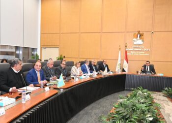 اجتماع لوزير الإسكان لمتابعة الموقف التنفيذي لمشروع “حدائق تلال الفسطاط”