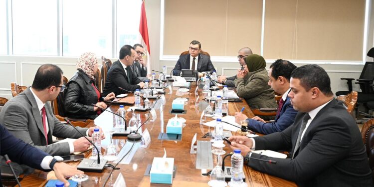 وزير الإسكان يتابع سير العمل بمشروع تطوير منطقة مثلث ماسبيرو