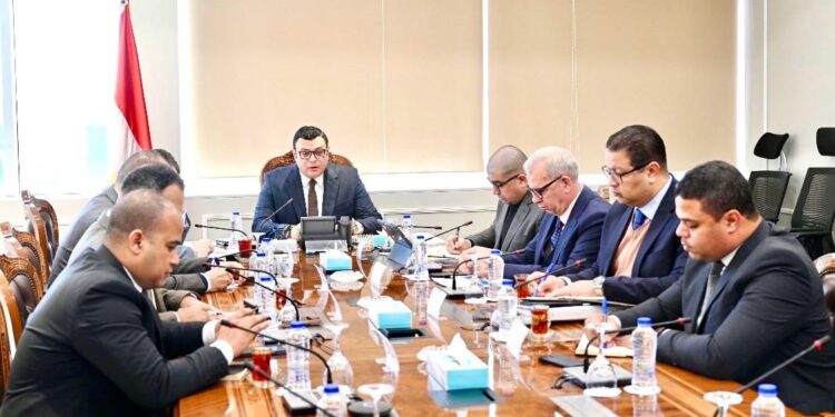 وزير الإسكان يتابع الأعمال الجارية بالمنطقة المخصصة كبديل لمنطقتي سملا وعلم الروم وموقف التعويضات