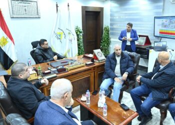 وزير الإسكان يعقد اجتماعا لمتابعة مشروعات القرى السياحية