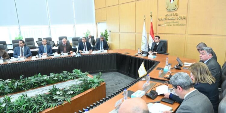 وزير الإسكان يتابع الموقف التنفيذي لمشروعات “حياة كريمة” لتطوير الريف المصري