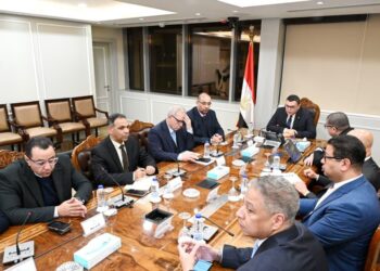 وزير الإسكان يتابع الموقف التنفيذي للمشروعات ومنظومة الصيانة ورفع الكفاءة بمدينة الشروق