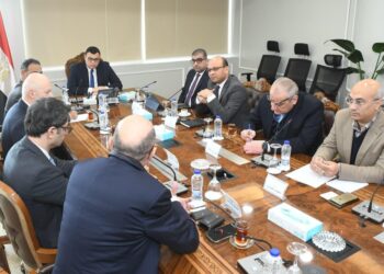 وزير الإسكان يلتقي وفداً من شركة سان جوبان (Saint-Gobain)الفرنسية لبحث التعاون